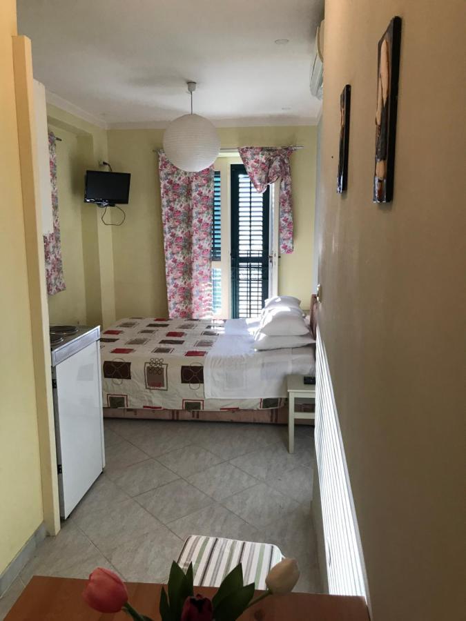 Studio In The Top Center Apartment Split Exterior foto
